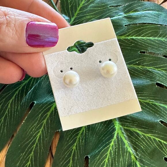 BOGO FREE GENUINE PEARL EARRINGS - Picture 1 of 4